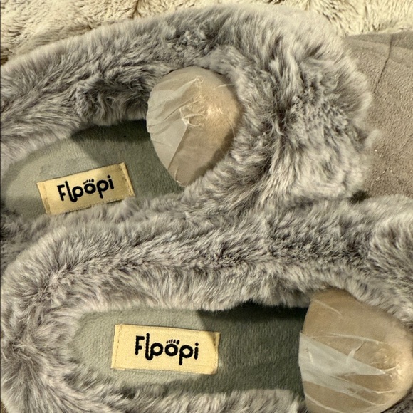 Floopi Gray Women's Slippers - Picture 2 of 4